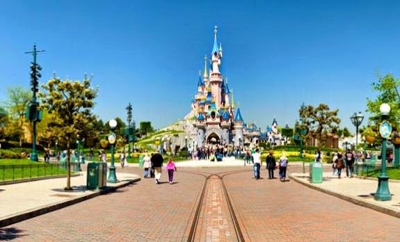 Durante le feste di Natale 2014, molte famiglie sono andate a Disneyland Parigi, prenotando un hotel nella zona