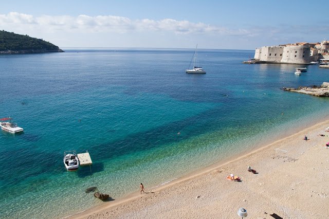 La spiaggia di banje a Dubrovnik