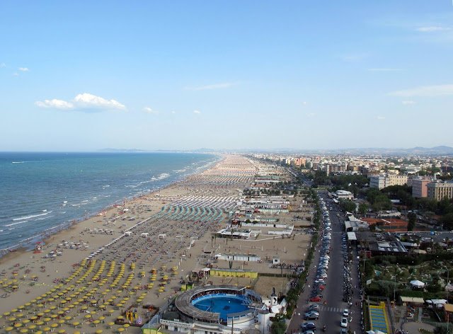 Vista area della costa di Rimini