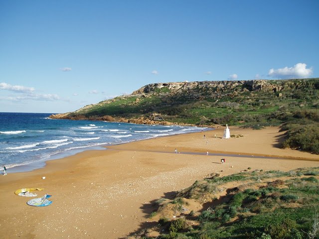 vista della Ramla bay, famosa spiaggia di gozo, malta
