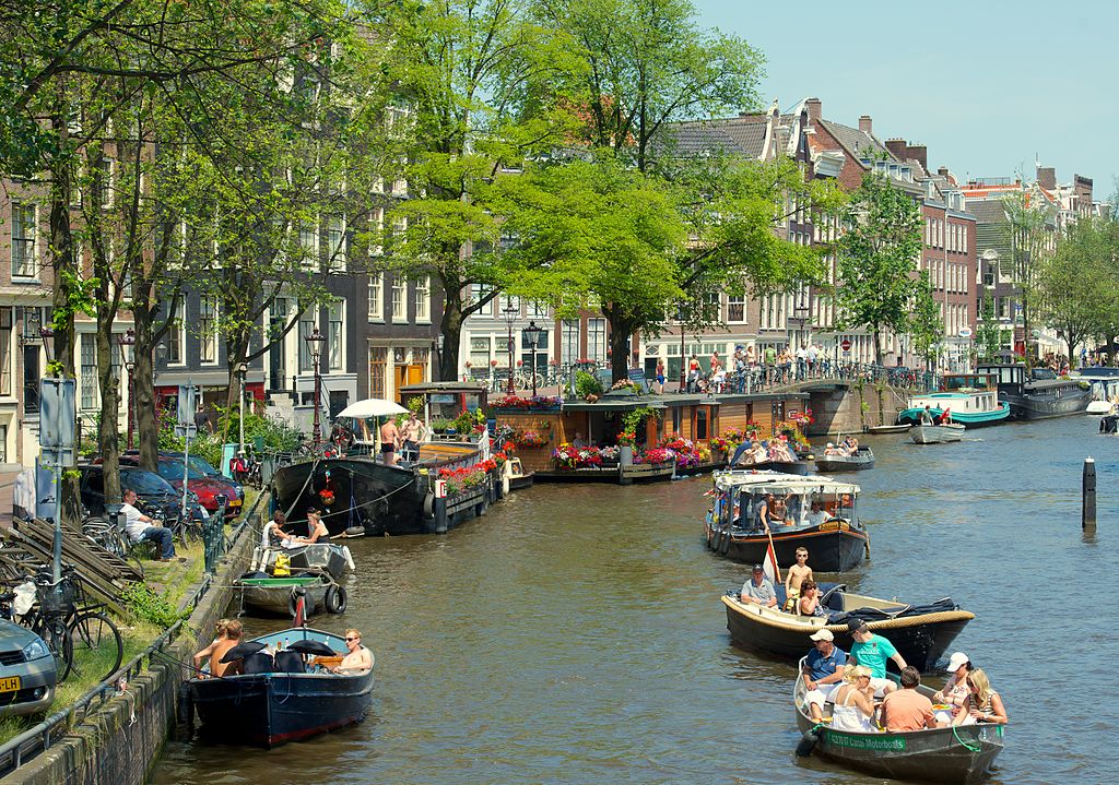 Tipico canale di Amsterdam nel quartiere Joordan.