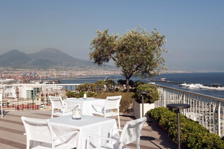 Il Renaissance Naples Hotel Mediterraneo.